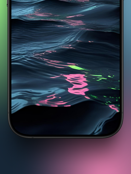 Zoom abajo de olas con reflejo fluorescente en la parte inferior en tonos rosados y un poco de verde, el oceano es oscuro azulado.